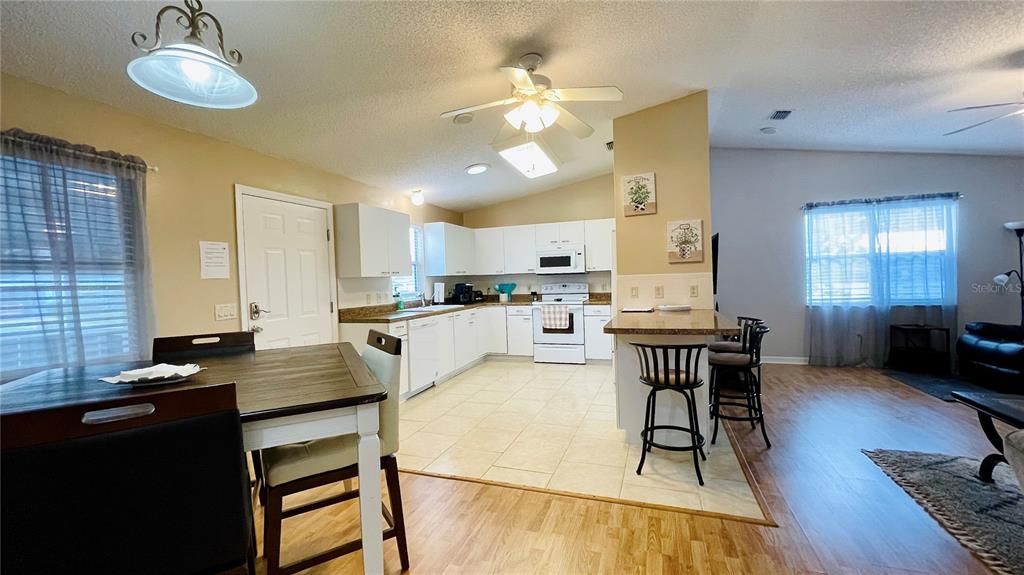 For Rent: $2,300 (2 beds, 2 baths, 1429 Square Feet)