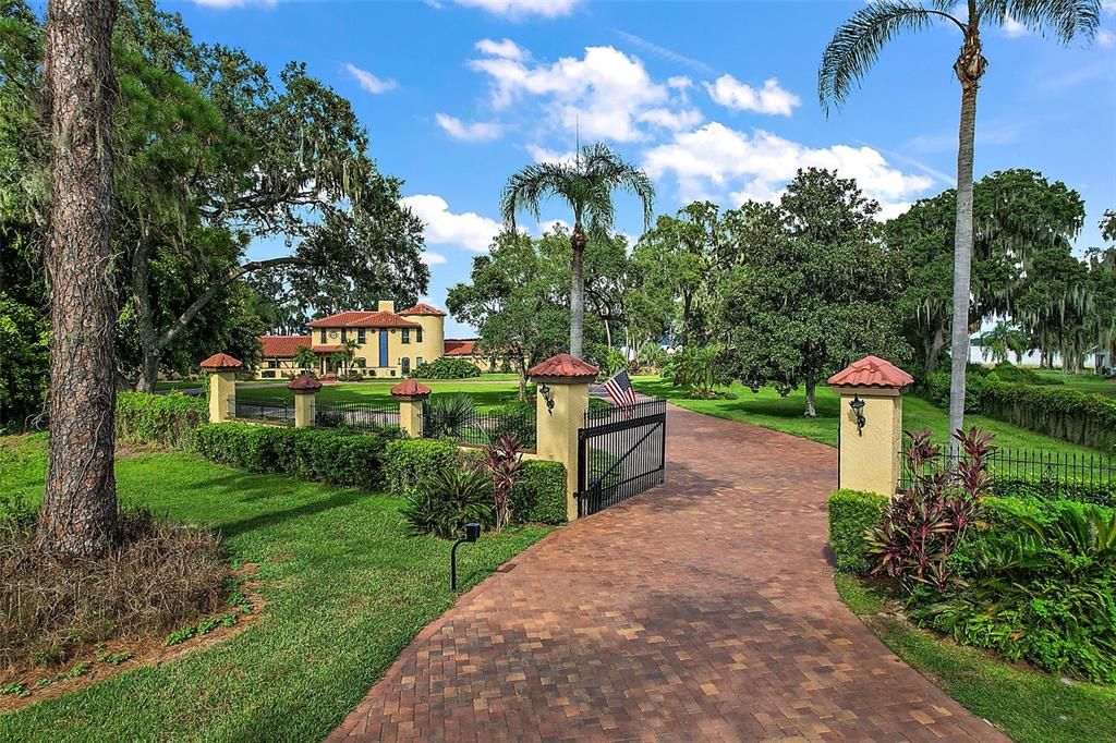 Recently Sold: $2,500,000 (5 beds, 5 baths, 5325 Square Feet)