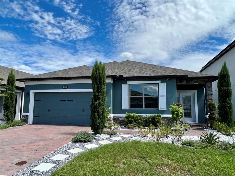 Recently Rented: $2,600 (4 beds, 2 baths, 2112 Square Feet)