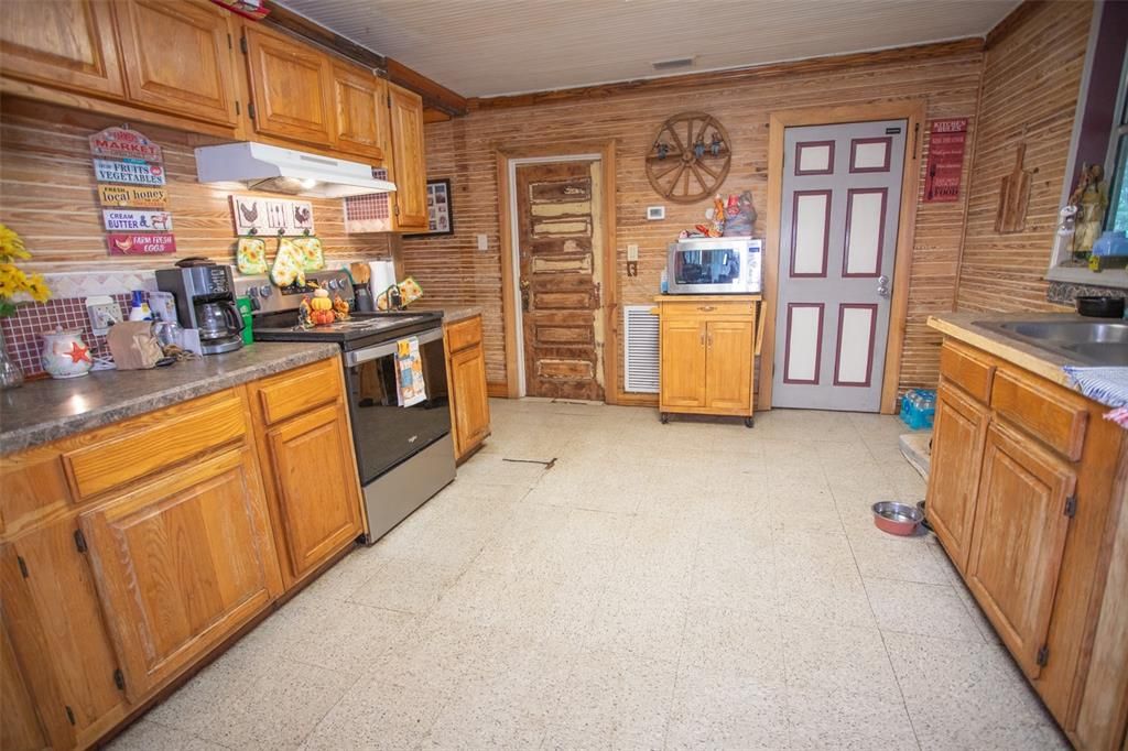 For Sale: $165,000 (3 beds, 1 baths, 1525 Square Feet)