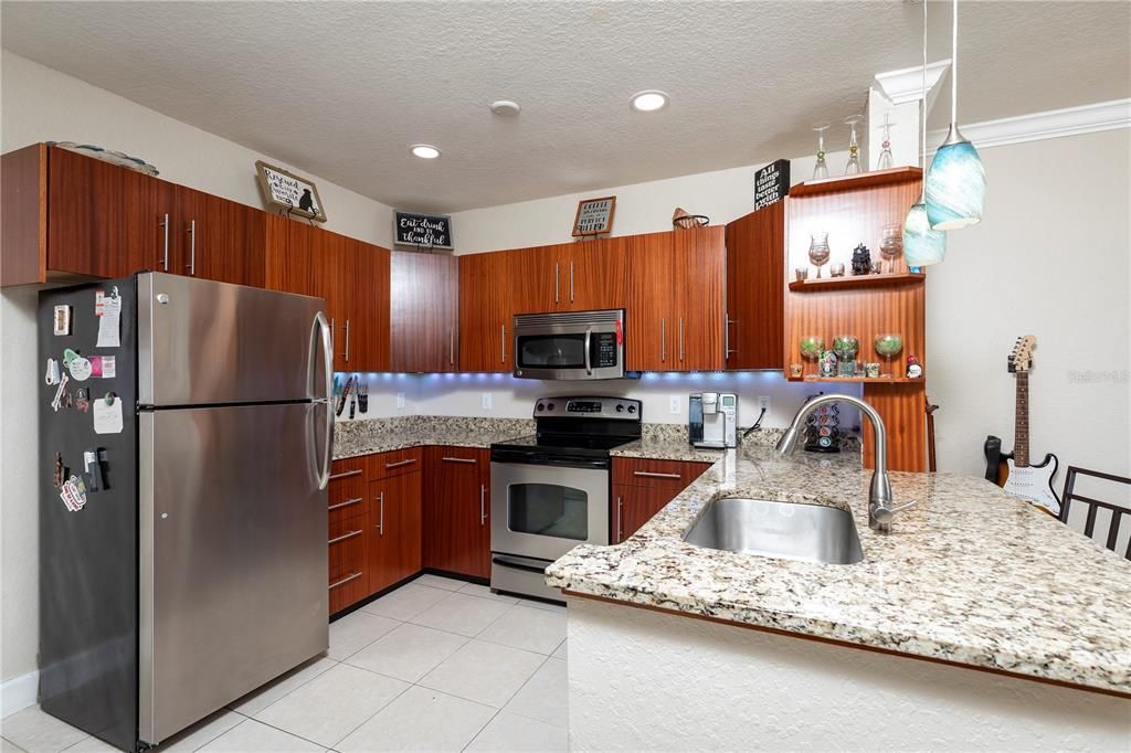 For Sale: $267,000 (2 beds, 2 baths, 1115 Square Feet)