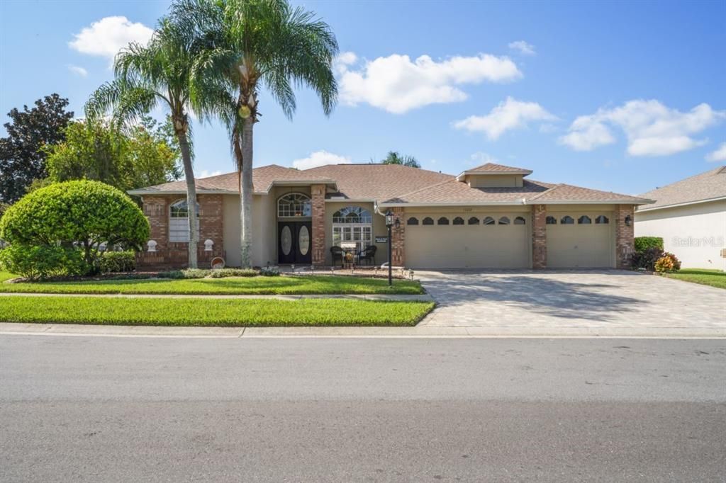 Recently Sold: $450,000 (3 beds, 2 baths, 2667 Square Feet)