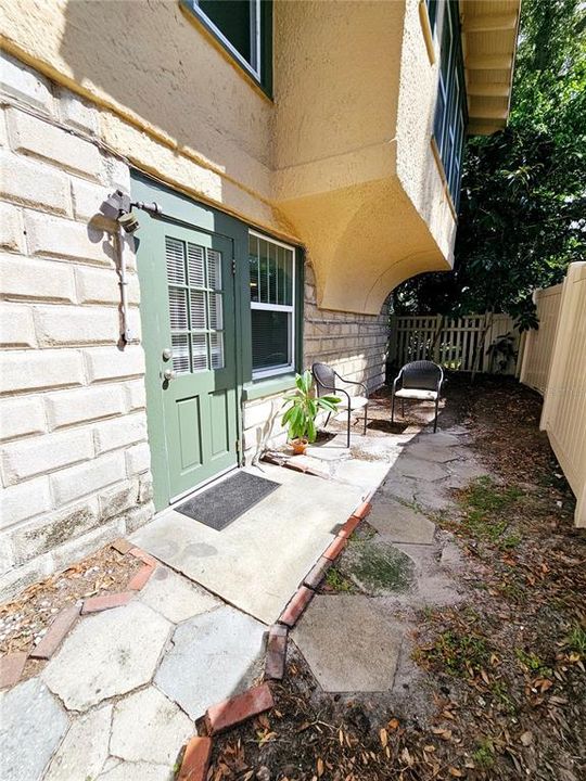 Recently Rented: $1,650 (1 beds, 1 baths, 745 Square Feet)