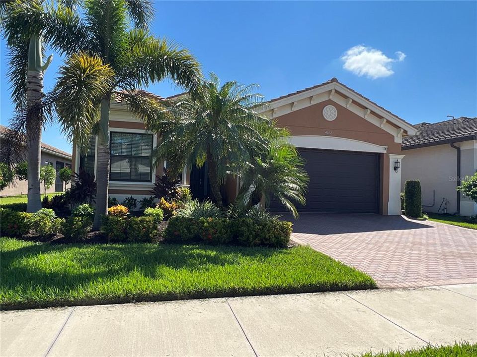 Recently Sold: $1,225,000 (4 beds, 3 baths, 2458 Square Feet)