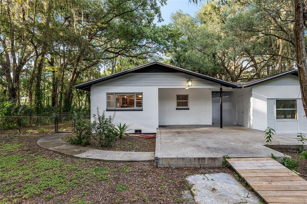 Recently Sold: $215,000 (2 beds, 1 baths, 1040 Square Feet)