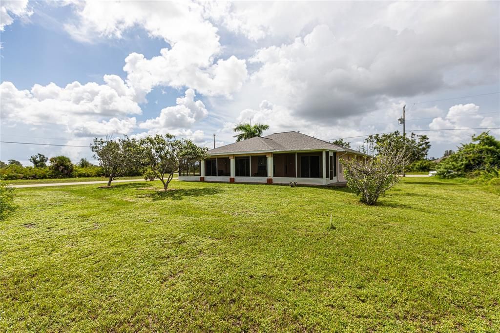 Recently Rented: $1,750 (3 beds, 2 baths, 1713 Square Feet)