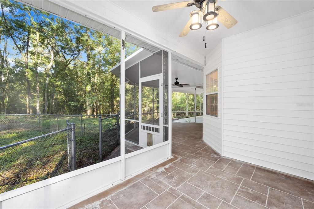 Tiled Screened Porch - Multiple Fans, Bay Window, and Animal Access