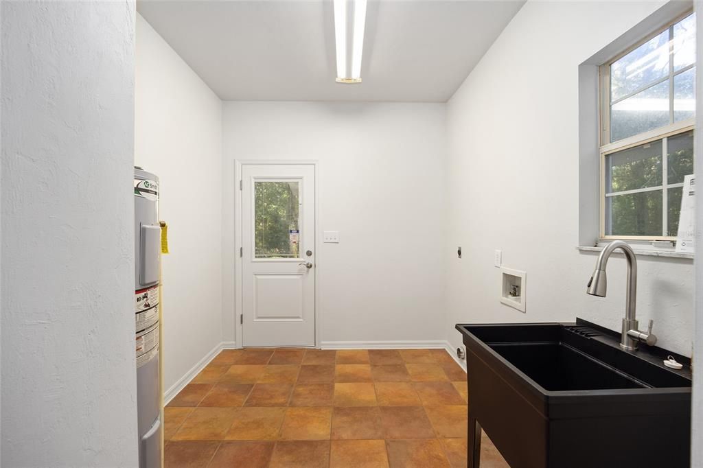 Large Laundry Room with Tub
