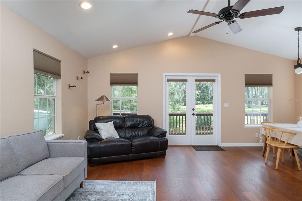 Recently Sold: $420,000 (3 beds, 2 baths, 1160 Square Feet)
