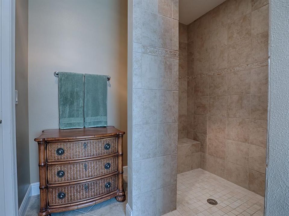 最近售出: $995,000 (3 贝兹, 2 浴室, 2450 平方英尺)