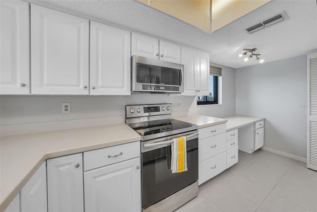 Recently Sold: $349,000 (2 beds, 2 baths, 1025 Square Feet)