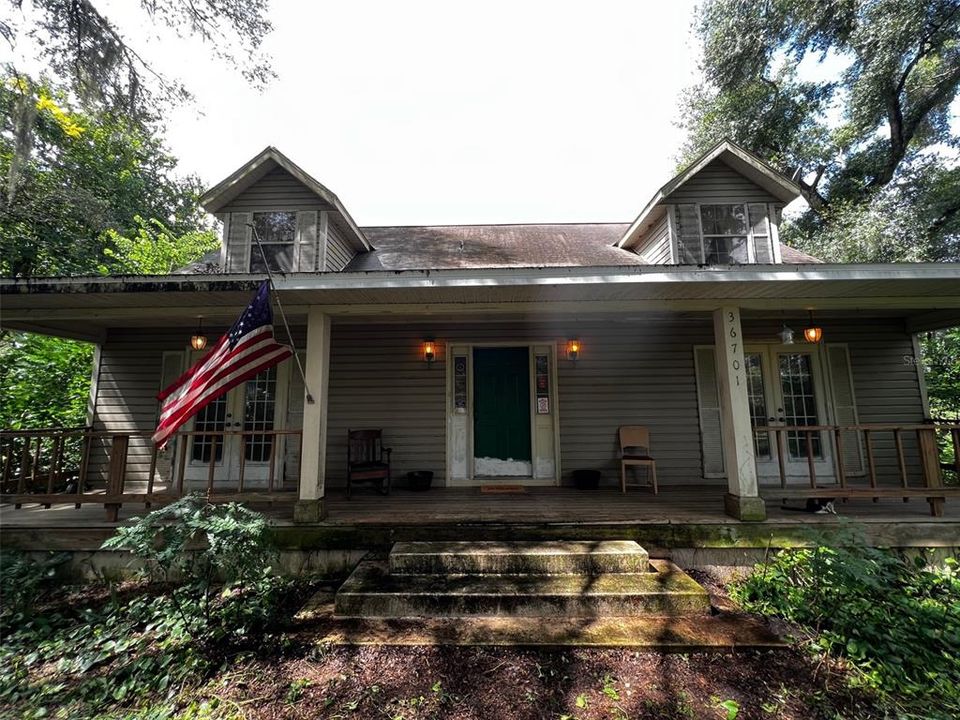 Recently Sold: $375,000 (3 beds, 2 baths, 1733 Square Feet)