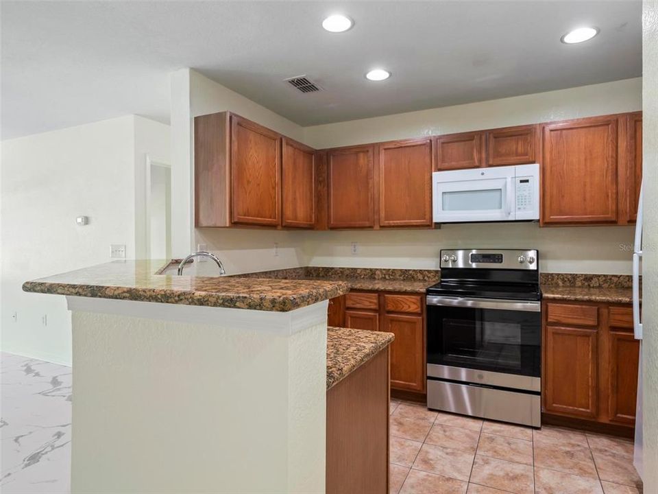 For Sale: $165,000 (2 beds, 2 baths, 1050 Square Feet)