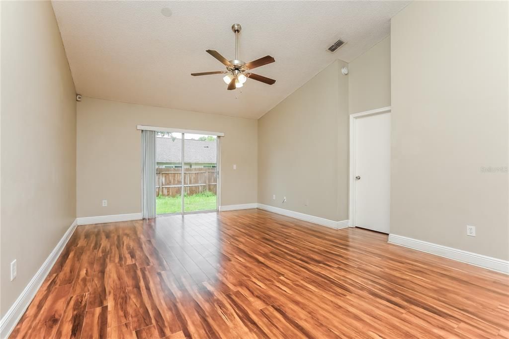 Recently Rented: $2,085 (4 beds, 2 baths, 1343 Square Feet)