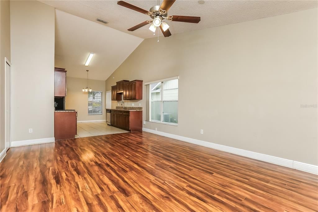 Recently Rented: $2,085 (4 beds, 2 baths, 1343 Square Feet)