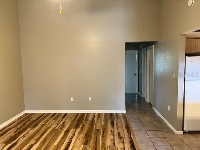 Recently Rented: $975 (2 beds, 1 baths, 828 Square Feet)