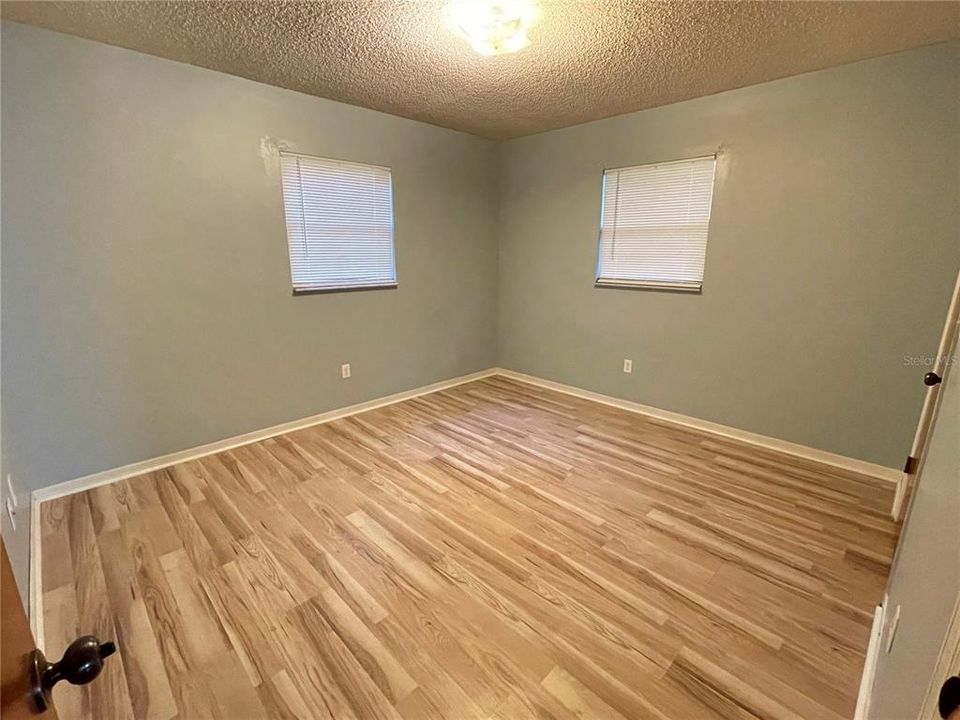 Recently Rented: $1,200 (2 beds, 1 baths, 919 Square Feet)