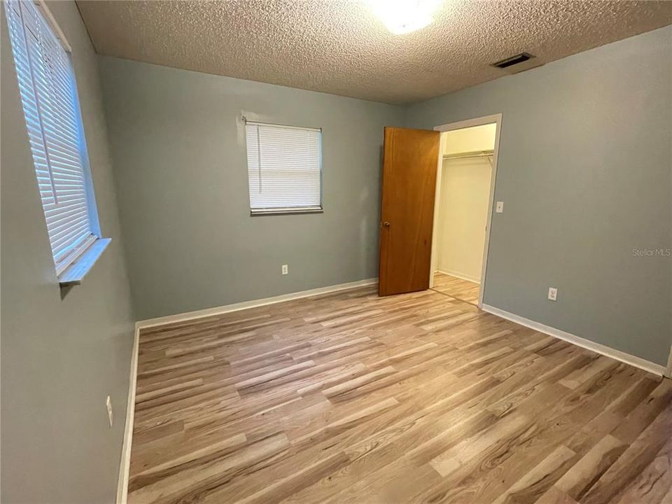 Recently Rented: $1,200 (2 beds, 1 baths, 919 Square Feet)