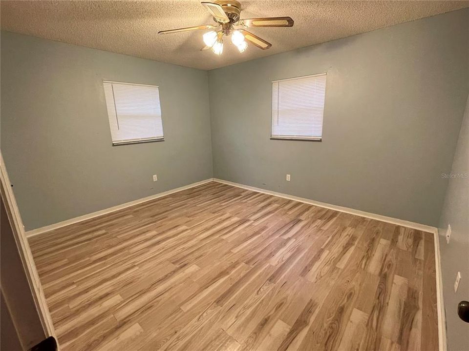 Recently Rented: $1,200 (2 beds, 1 baths, 919 Square Feet)