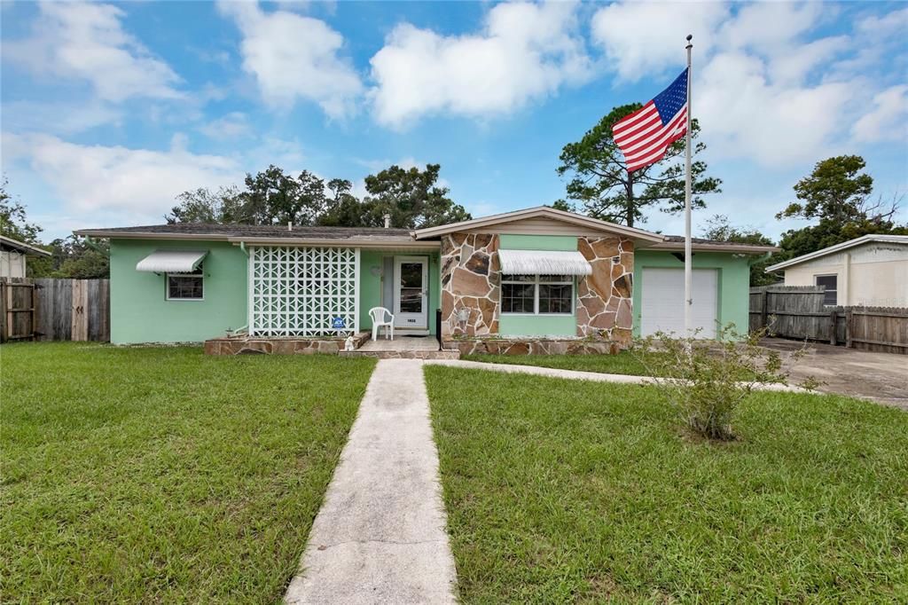 Recently Sold: $232,500 (2 beds, 2 baths, 1112 Square Feet)