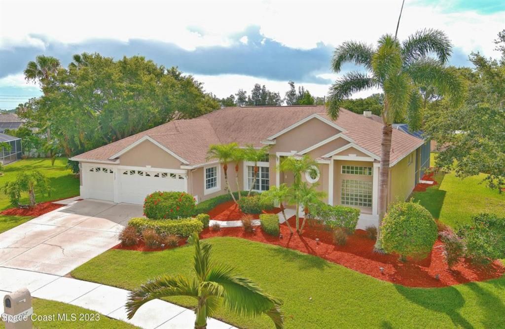 Recently Sold: $680,000 (4 beds, 3 baths, 2366 Square Feet)