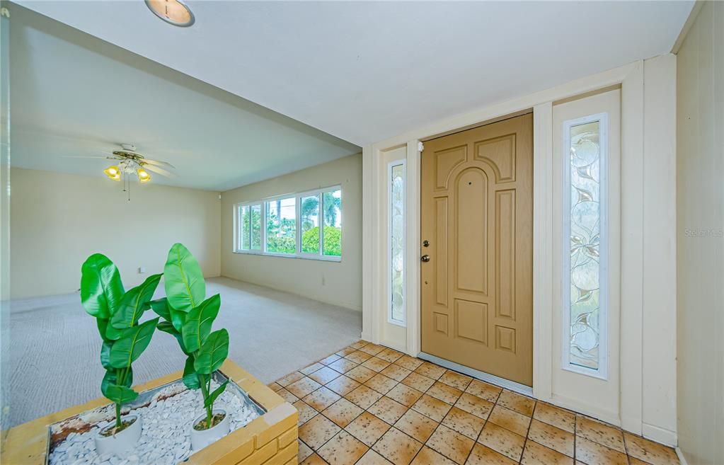 Spacious entry foyer, with closet