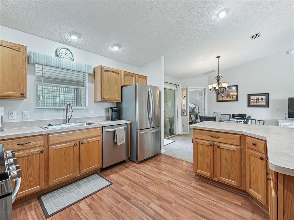 Recently Sold: $359,000 (2 beds, 2 baths, 1142 Square Feet)