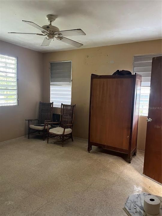 Recently Sold: $310,000 (3 beds, 2 baths, 1643 Square Feet)