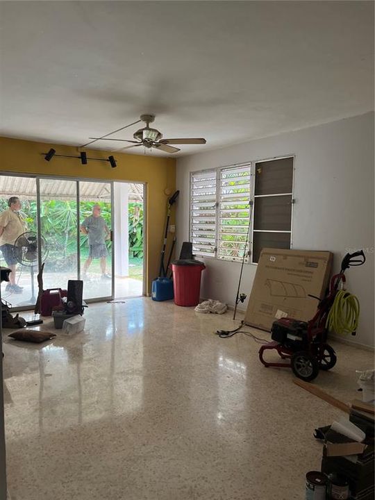 Vendido Recientemente: $310,000 (3 camas, 2 baños, 1643 Pies cuadrados)