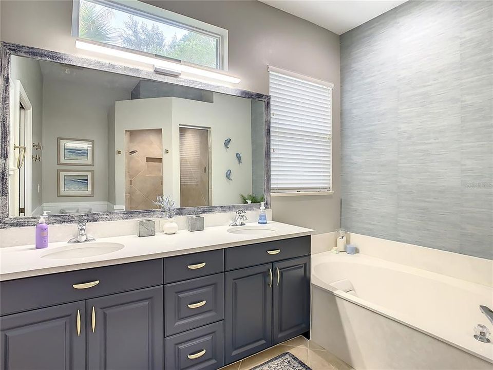 double sinks and garden tub in main bath