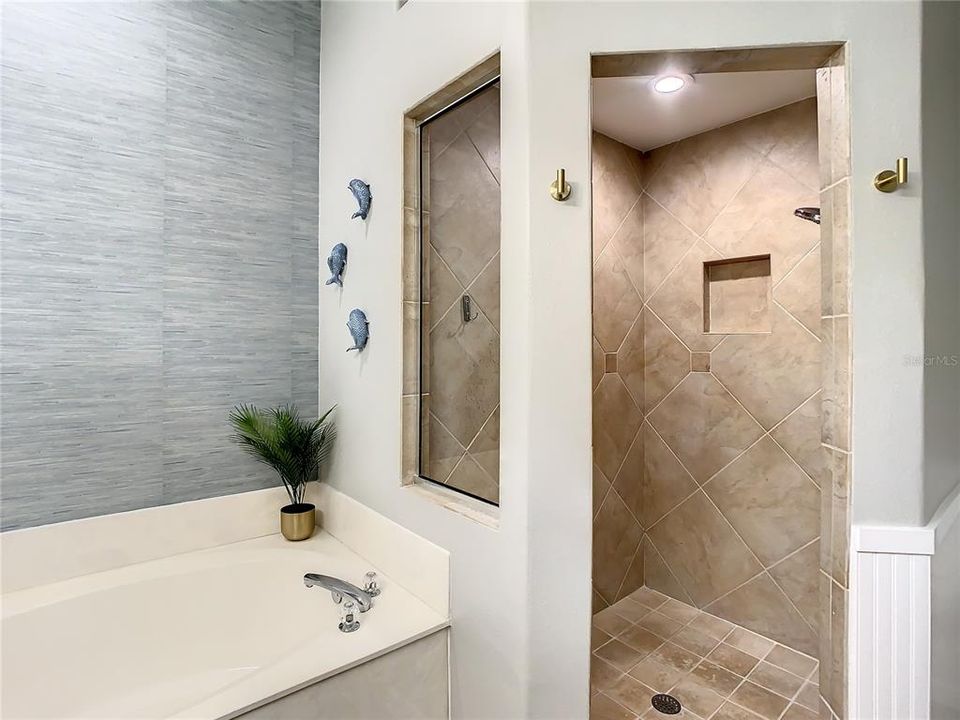 separate tub & shower in main bath