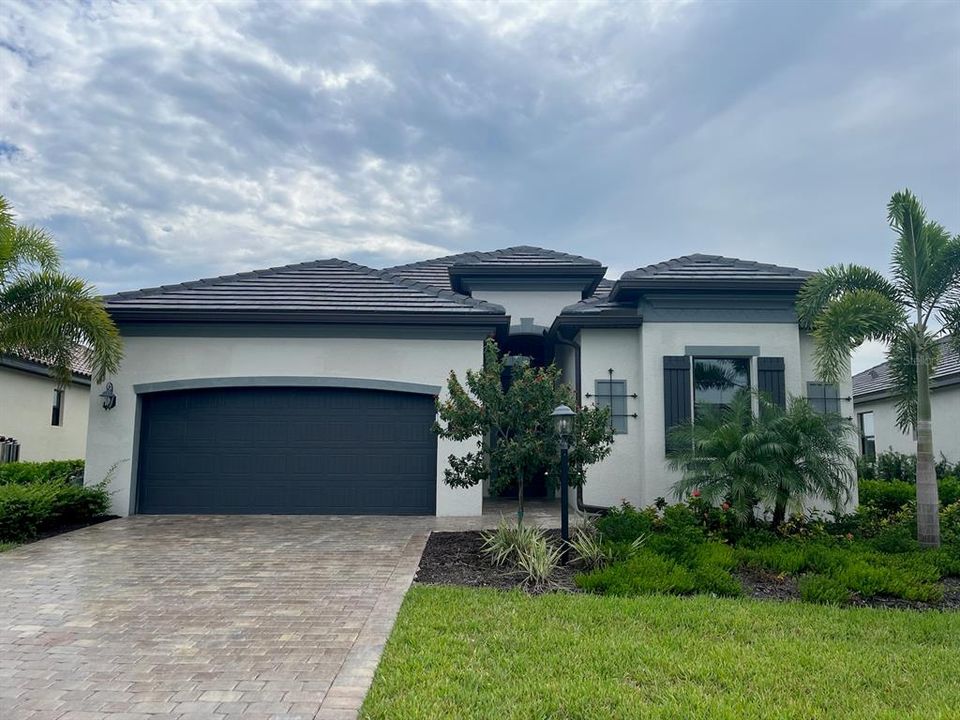 Recently Sold: $1,000,000 (4 beds, 3 baths, 2207 Square Feet)