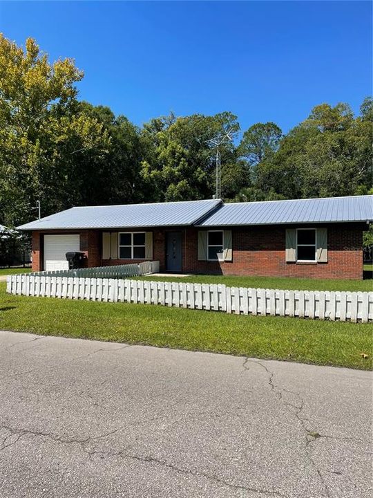 Recently Sold: $236,500 (3 beds, 1 baths, 1477 Square Feet)