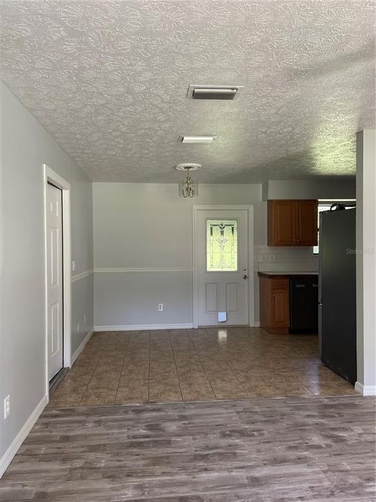 Recently Sold: $236,500 (3 beds, 1 baths, 1477 Square Feet)