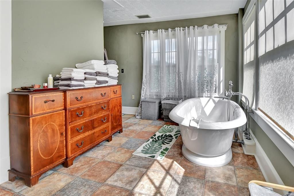 Недавно продано: $684,000 (3 спален, 2 ванн, 3788 Квадратных фут)