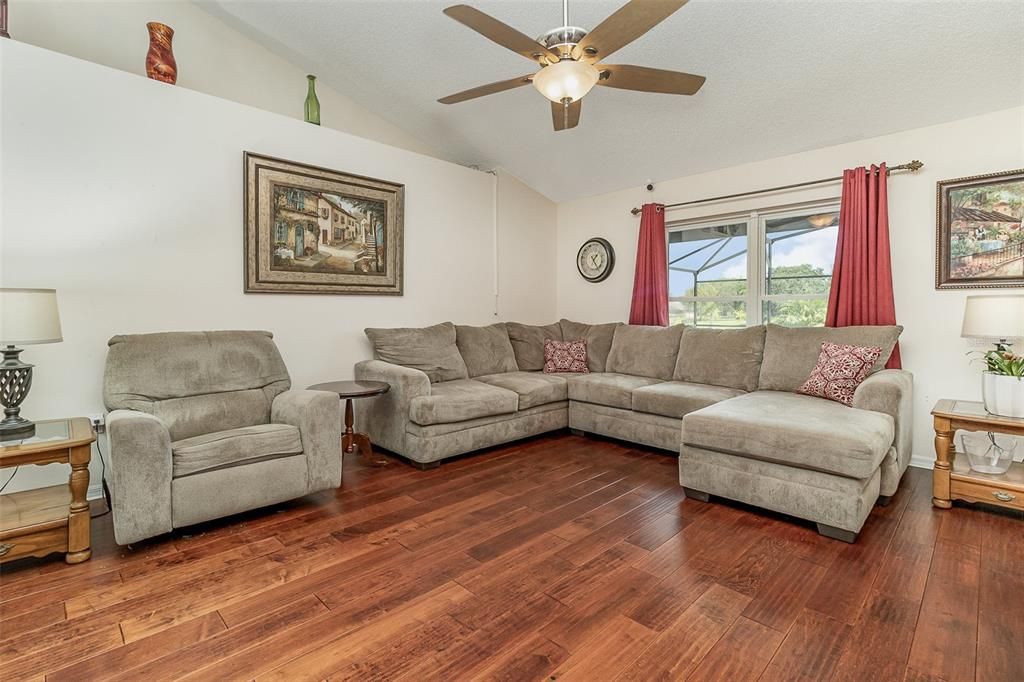 Recently Sold: $525,000 (3 beds, 2 baths, 2044 Square Feet)