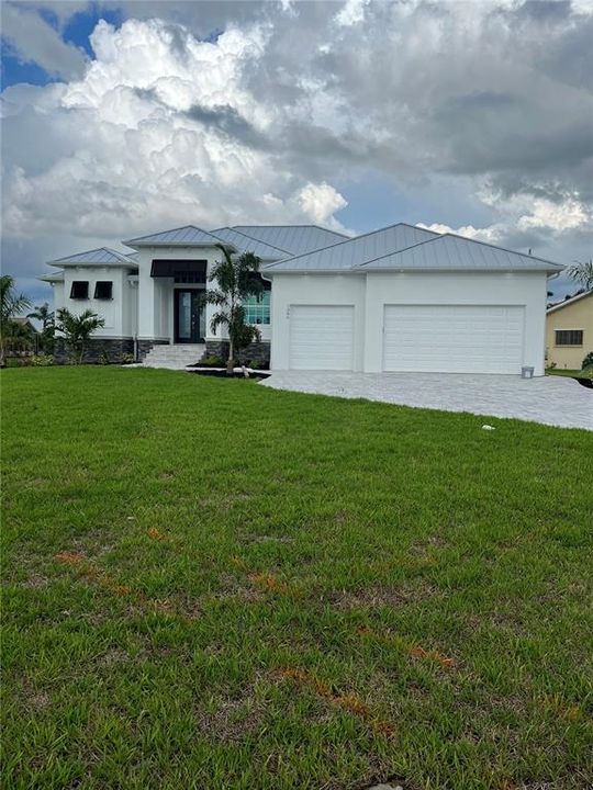 Recently Sold: $567,900 (3 beds, 2 baths, 2357 Square Feet)