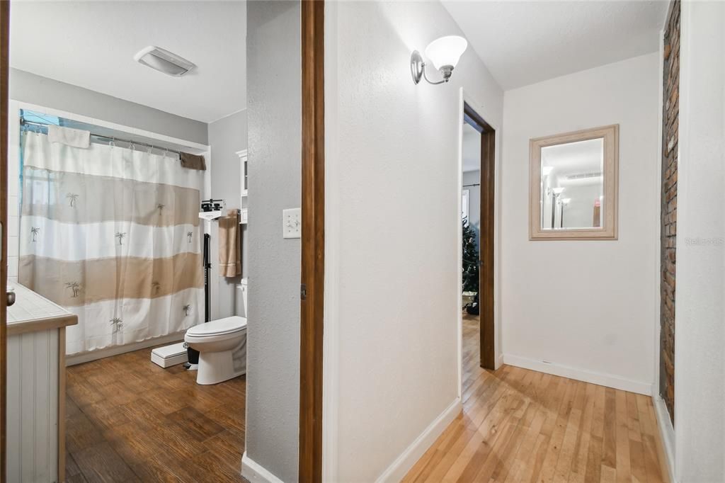 For Sale: $700,000 (2 beds, 1 baths, 1232 Square Feet)