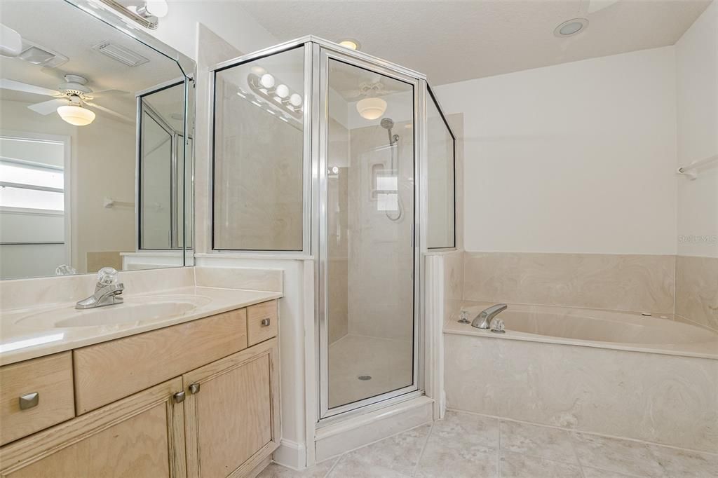 最近售出: $474,000 (3 贝兹, 2 浴室, 1902 平方英尺)