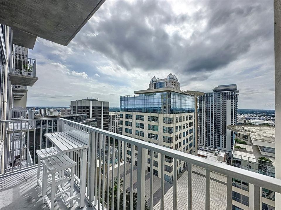 For Sale: $279,000 (1 beds, 1 baths, 728 Square Feet)