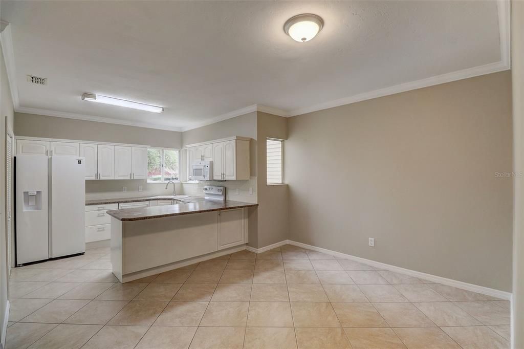 For Sale: $268,000 (2 beds, 2 baths, 1300 Square Feet)