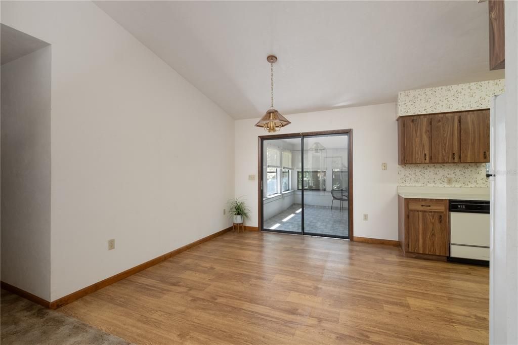 Recently Sold: $250,000 (2 beds, 2 baths, 1647 Square Feet)