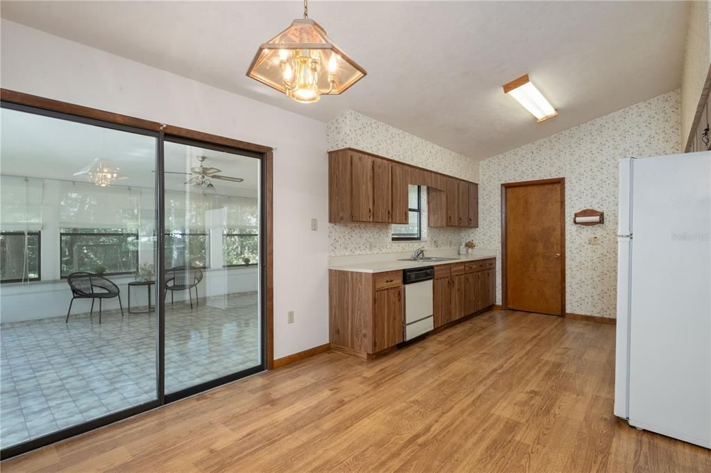 Recently Sold: $250,000 (2 beds, 2 baths, 1647 Square Feet)