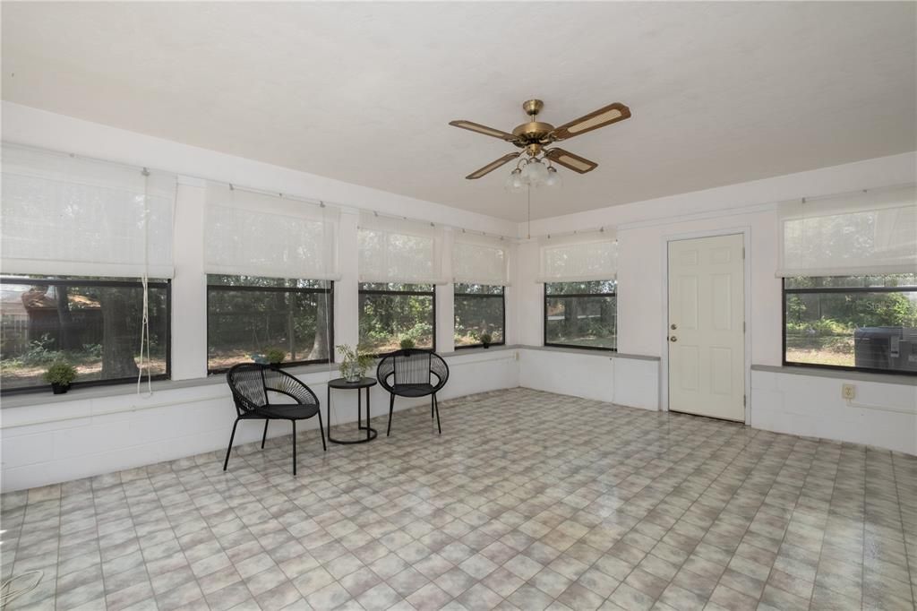 Recently Sold: $250,000 (2 beds, 2 baths, 1647 Square Feet)