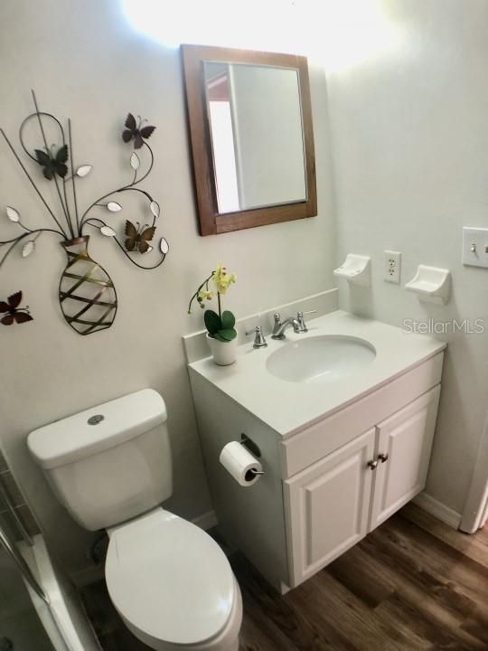 Active With Contract: $133,000 (2 beds, 1 baths, 930 Square Feet)
