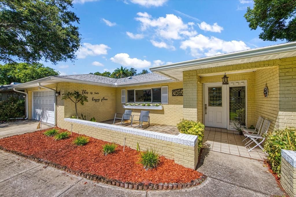 Recently Sold: $709,000 (4 beds, 2 baths, 2333 Square Feet)