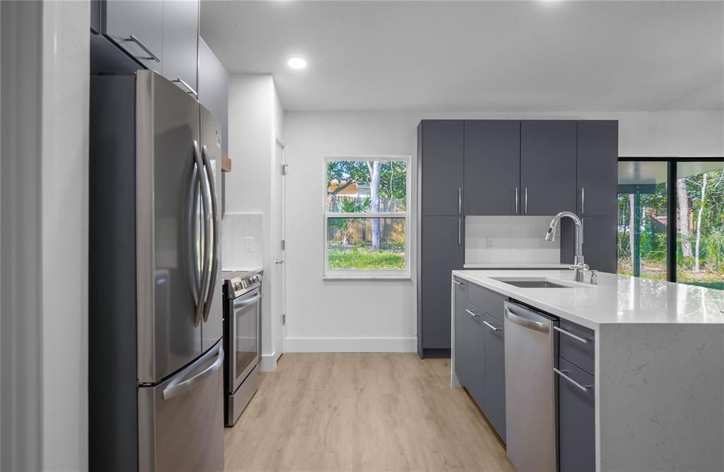 Active With Contract: $295,000 (3 beds, 2 baths, 1424 Square Feet)