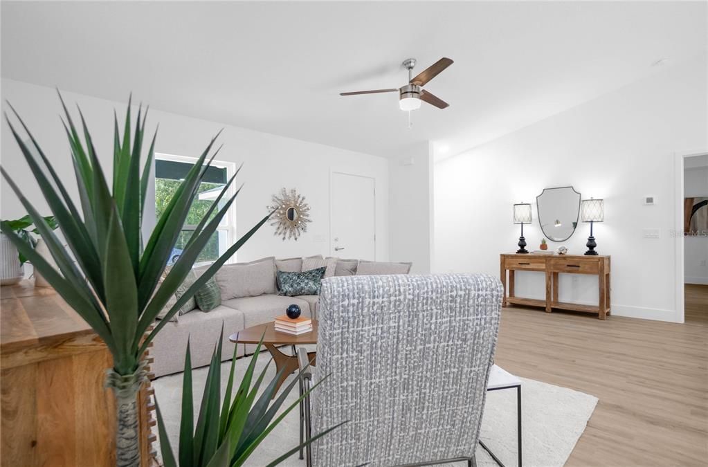 Active With Contract: $295,000 (3 beds, 2 baths, 1424 Square Feet)