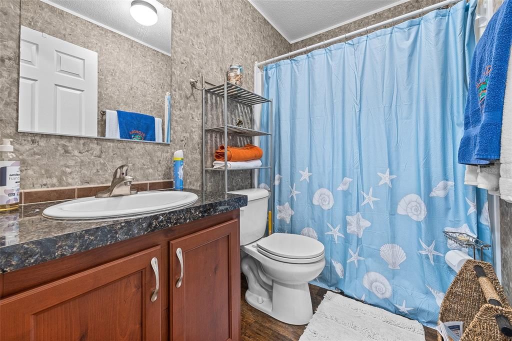 最近售出: $239,900 (2 贝兹, 2 浴室, 949 平方英尺)
