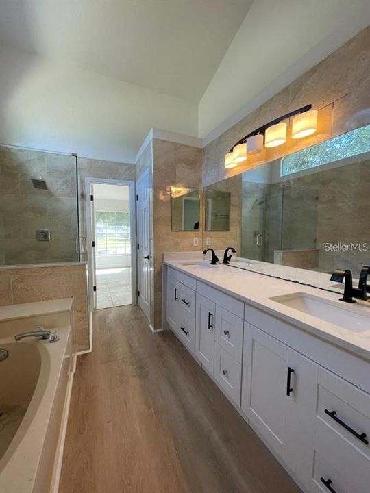 Master bathroom remodelled cabinets and Quartz countertops